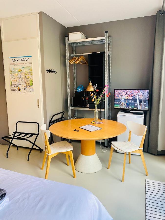 Private Studio With Free Car Parking 阿姆斯特丹 外观 照片